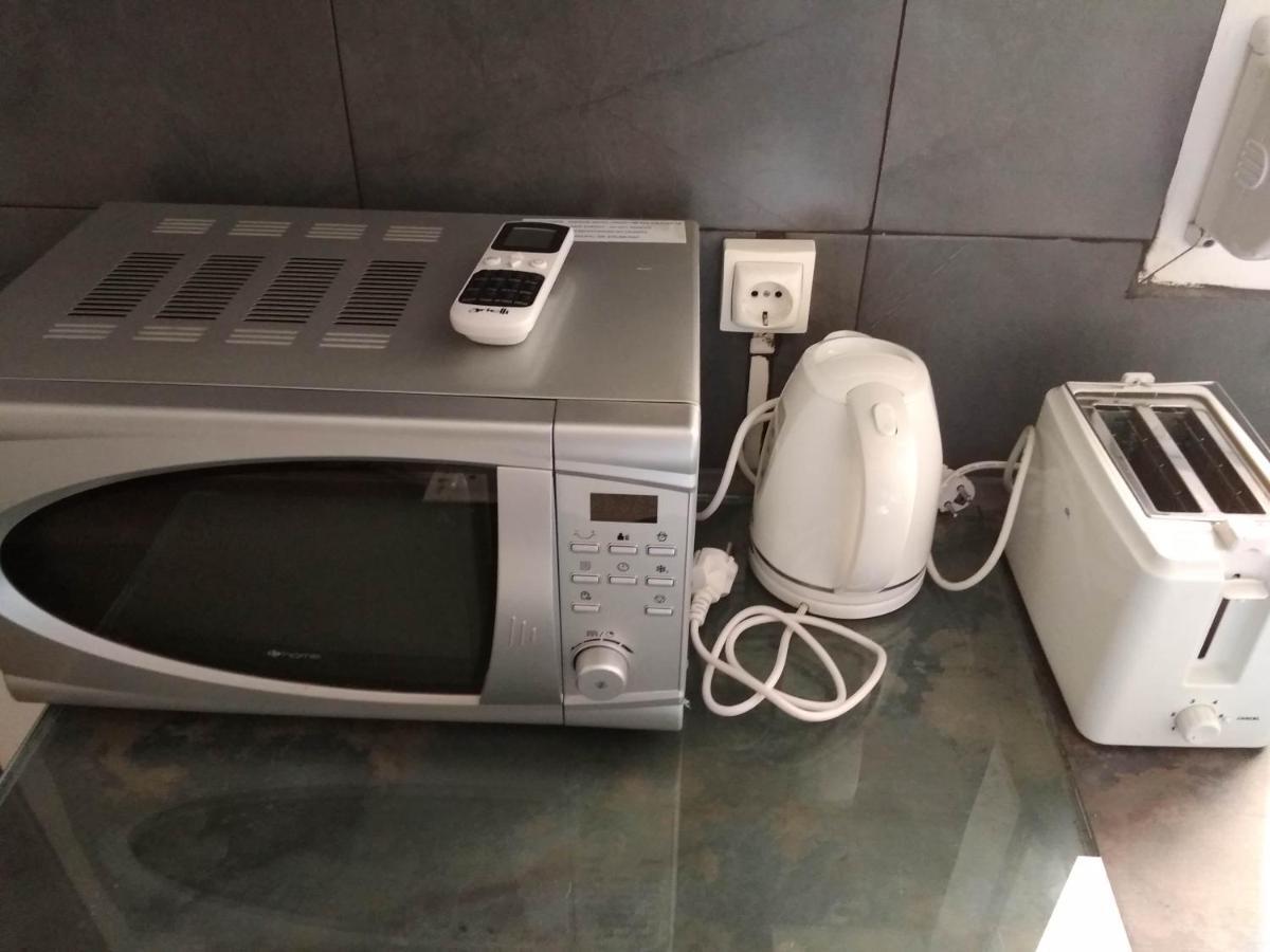 Prime Location Bright Studio City Center Super 5G Wifi 200Mbps With32"Tv Tesalonika Bagian luar foto